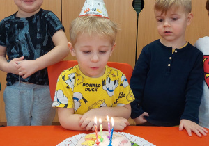 Marcel świętuje swoje 4 urodziny.