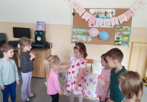 Przyjęcie urodzinowe Oli.