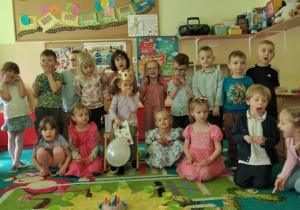 Zdjęcie grupowe z jubilatką.