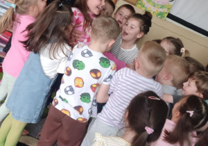 Podrzucanie jubilata w górę.