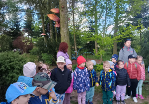 Dzieci podczas ścieżki edukacyjnej.