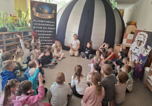 Zdjęcie grupowe przy orbitreku.