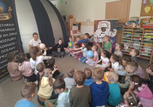 Zdjęcie grupowe przy orbitreku.