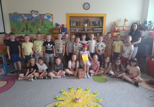 Zdjęcie grupowe z jubilatką.