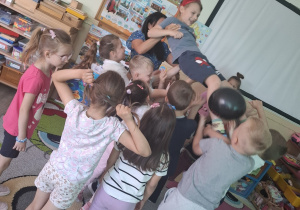 Jubilat podrzucany siedem razy do góry.