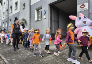 Korowód ulicami miasta na dzień przedszkolaka.