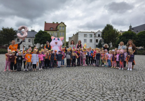 Korowód ulicami miasta na dzień przedszkolaka.