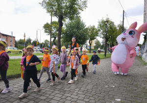 Korowód ulicami miasta na dzień przedszkolaka.