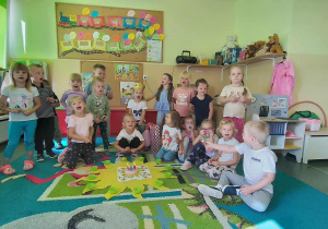 Zdjęcie grupowe z jubilatką.