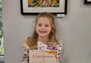 Laureatka konkursu z dyplomem.