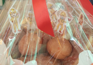 Pączki dla strażaków.