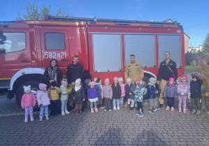 Zdjęcie grupowe z strażakami.