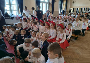 Przegląd przedszkolnych prezentacji z okazji Dnia Niepodległości.