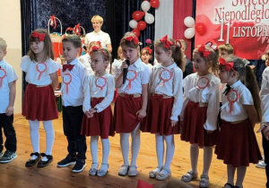 Przegląd przedszkolnych prezentacji z okazji Dnia Niepodległości.