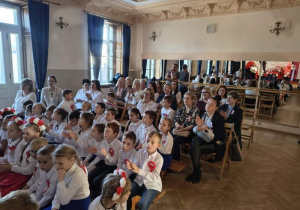 Przegląd przedszkolnych prezentacji z okazji Dnia Niepodległości.