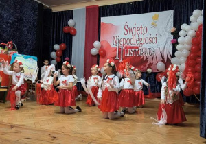 Przegląd przedszkolnych prezentacji z okazji Dnia Niepodległości.
