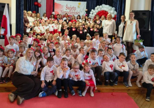 Przegląd przedszkolnych prezentacji z okazji Dnia Niepodległości.