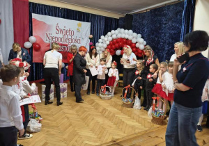 Przegląd przedszkolnych prezentacji z okazji Dnia Niepodległości.