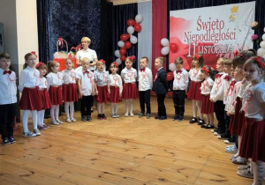 Przegląd przedszkolnych prezentacji z okazji Dnia Niepodległości.