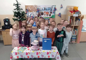 Kajtuś przyjmuje życzenia urodzinowe.