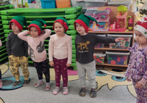 Zabawy świąteczne z Panią od angielskiego.