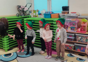 Zabawy świąteczne z Panią od angielskiego.