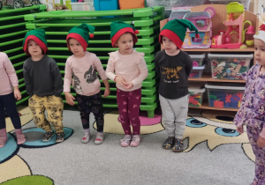 Zabawy świąteczne z Panią od angielskiego.