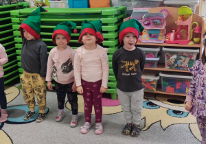 Zabawy świąteczne z Panią od angielskiego.