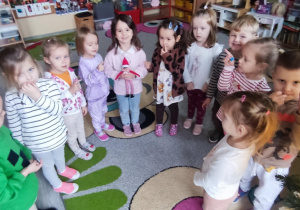 Dzieci znalazły skrzata.