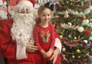 Św.Mikołaj odwiedza dzieci z gr. Kubusiów.