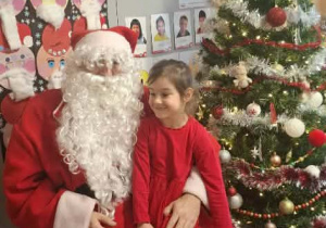 Św.Mikołaj odwiedza dzieci z gr. Kubusiów.