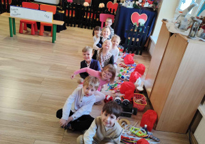 Dzieci nna uroczystości.