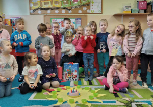 Zdjęcie grupowe z jubilatką.