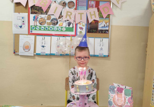 Nikoś świętuje swoje 6 urodziny.