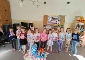 Młode kobietki w całej okazałości.