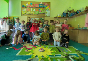 Zdjęcie grupowe z jubilatką.