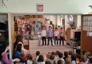 Wielkanocne spotkanie dzieci w przedszkolu.