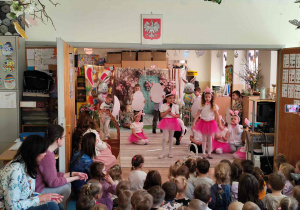 Wielkanocne spotkanie dzieci w przedszkolu.