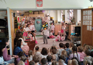 Wielkanocne spotkanie dzieci w przedszkolu.