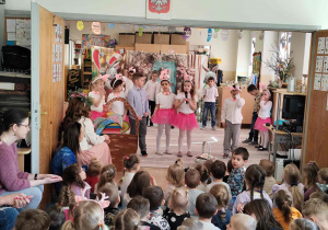 Wielkanocne spotkanie dzieci w przedszkolu.