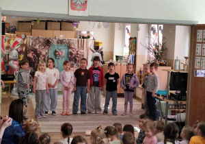 Wielkanocne spotkanie dzieci w przedszkolu.