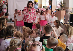 Wielkanocne spotkanie dzieci w przedszkolu.