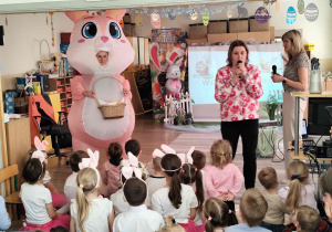 Wielkanocne spotkanie dzieci w przedszkolu.