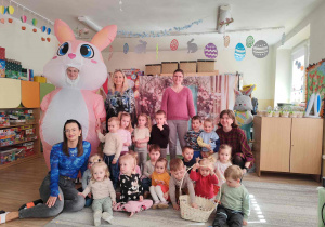 Wielkanocne spotkanie dzieci w przedszkolu.