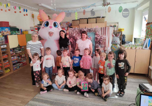 Wielkanocne spotkanie dzieci w przedszkolu.