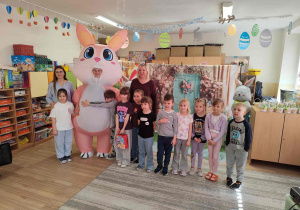 Wielkanocne spotkanie dzieci w przedszkolu.