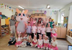 Wielkanocne spotkanie dzieci w przedszkolu.
