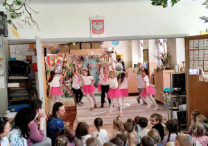 Wielkanocne spotkanie dzieci w przedszkolu.