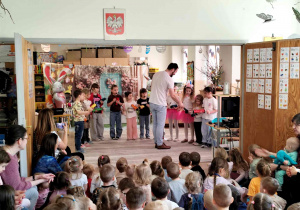 Wielkanocne spotkanie dzieci w przedszkolu.