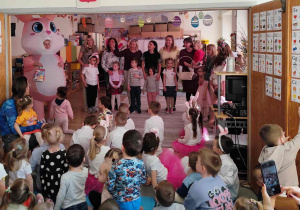 Wielkanocne spotkanie dzieci w przedszkolu.